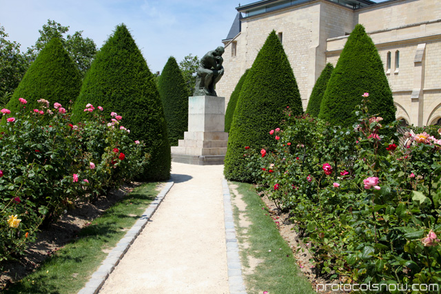 Rodin Thinker statue garden