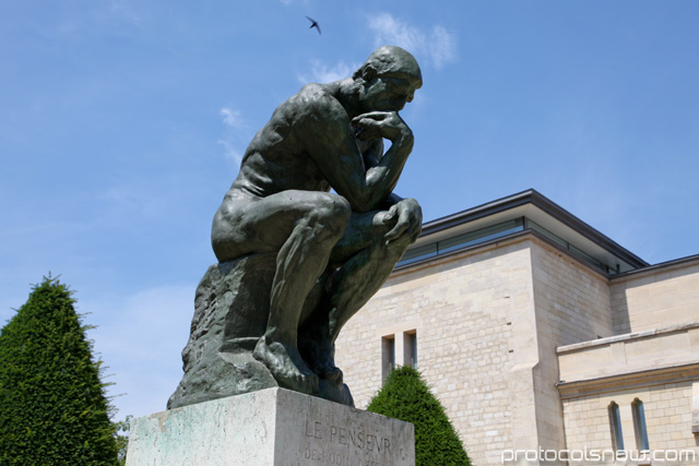 Rodin Thinker statue