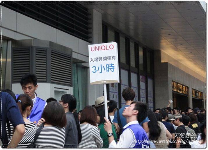 UNIQLO Taipei Taiwan store grand opening crowd line Japanese casual clothing retailer
