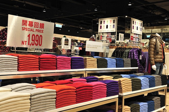 UNIQLO Taipei Taiwan store grand opening crowd line Japanese casual clothing retailer