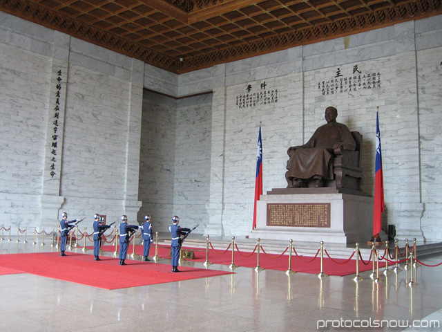 Taipei Taiwan Chiang Kai Shek memorial soldiers