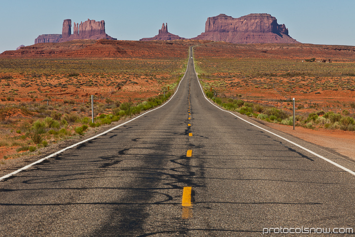 Monument Valley street approach Utah Arizona roadtrip
